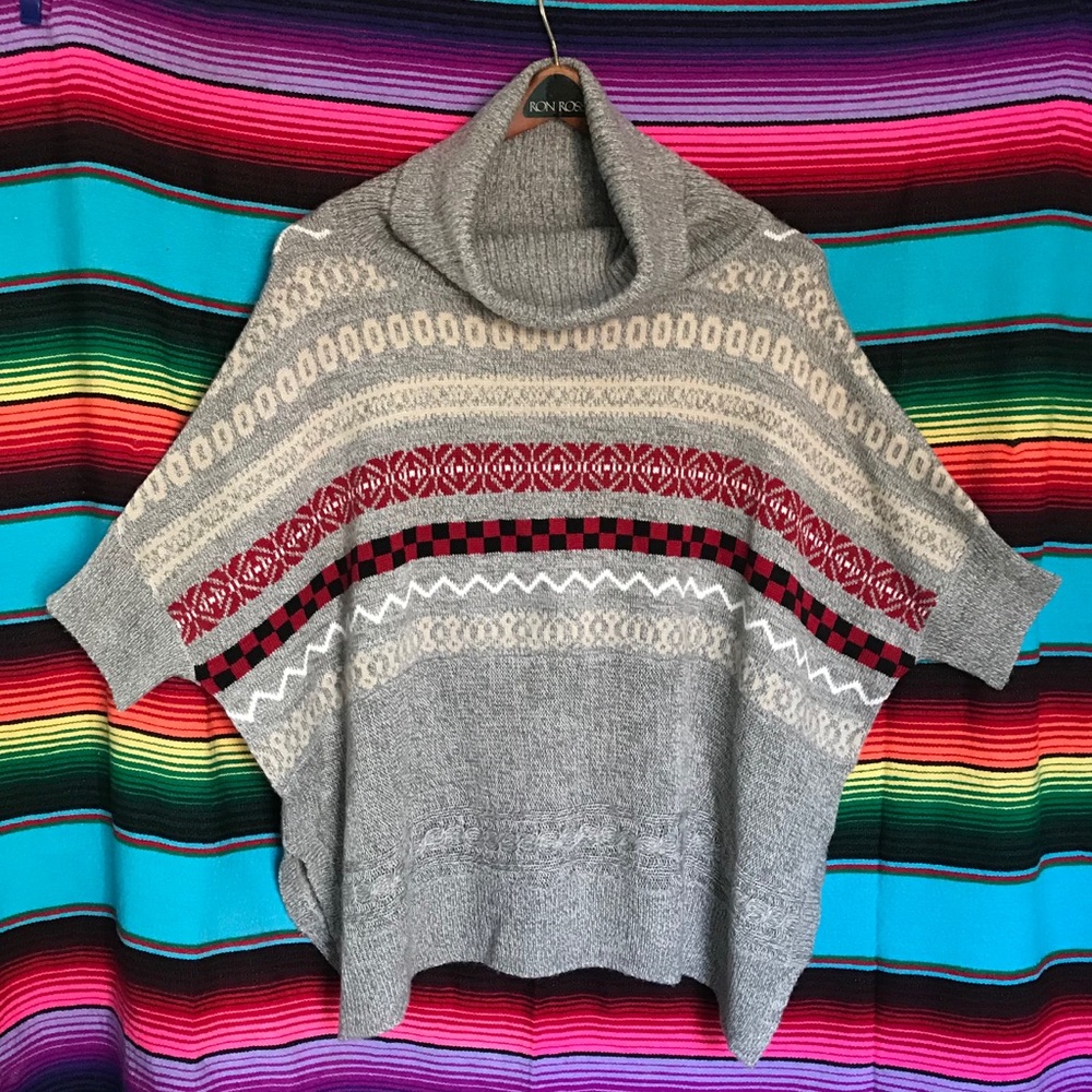 Romeo & Juliet Couture Sweater. Size: Large.